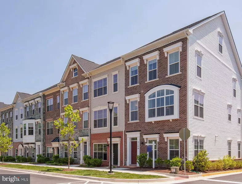 5146 RIDGEVIEW RETREAT DR, Chantilly, VA 20151