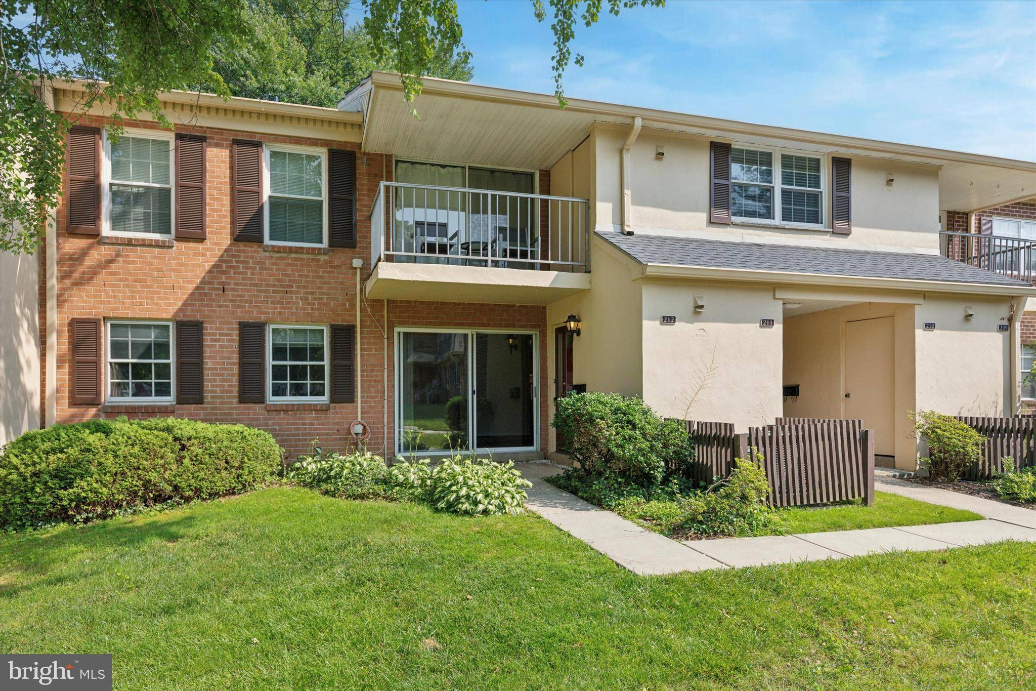 212 OLD FORGE CROSSING, Devon, PA 19333