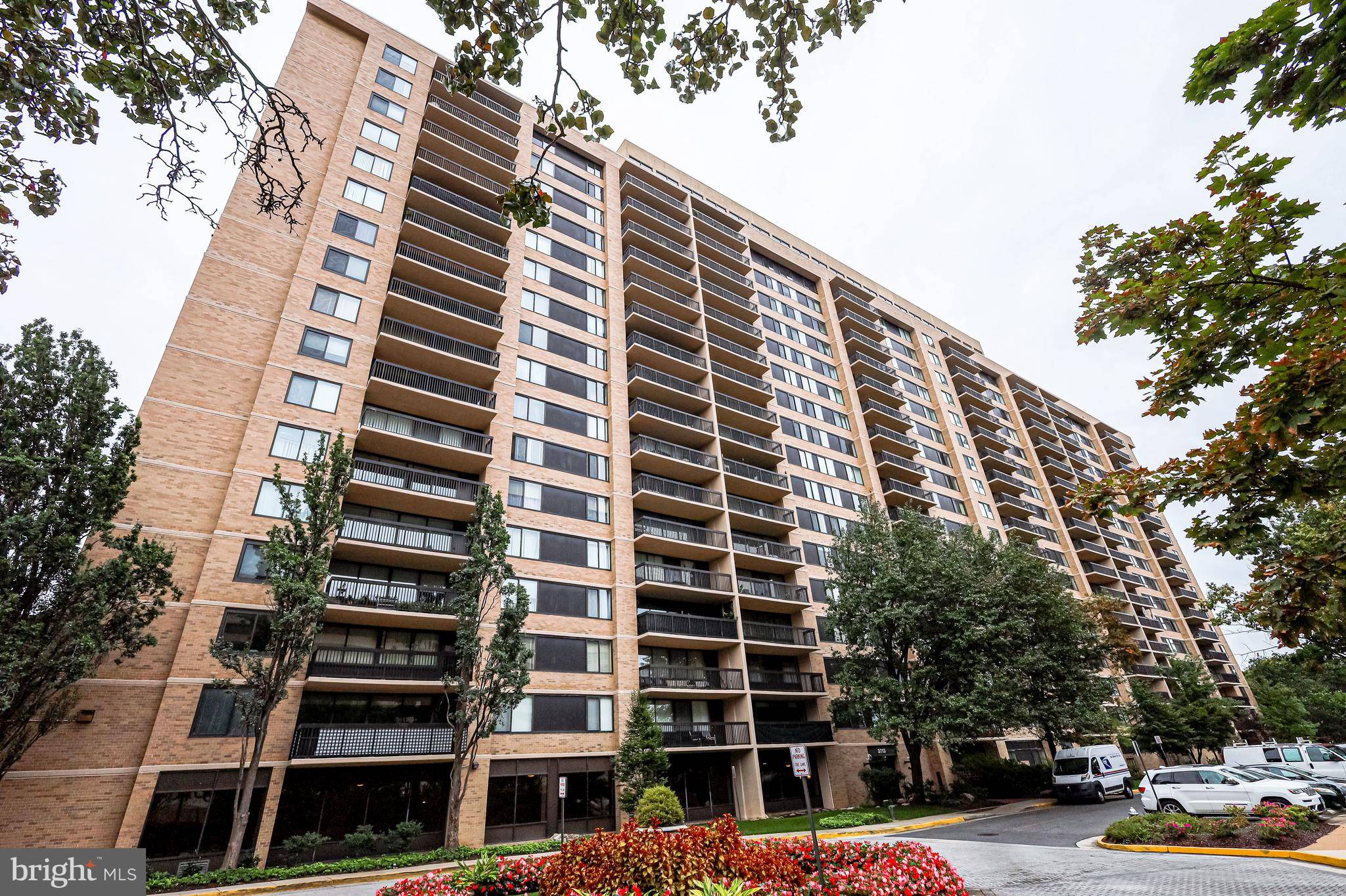 3713 S GEORGE MASON DR #713, Falls Church, VA 22041