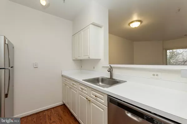 Herndon, VA 20170,2204 WESTCOURT LN #201