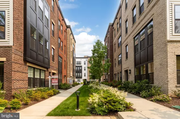 Mclean, VA 22102,7458 BACKETT WOOD TER #401