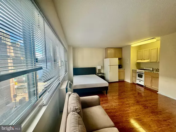 Philadelphia, PA 19103,2101 CHESTNUT ST #406