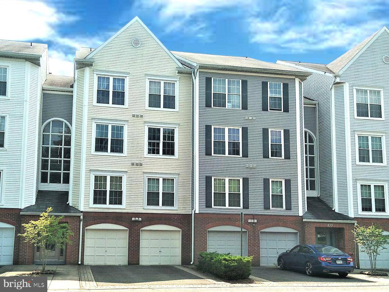 273 S PICKETT ST #201, Alexandria, VA 22304