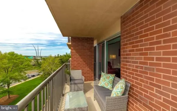 Arlington, VA 22202,1300 ARMY NAVY DR #803