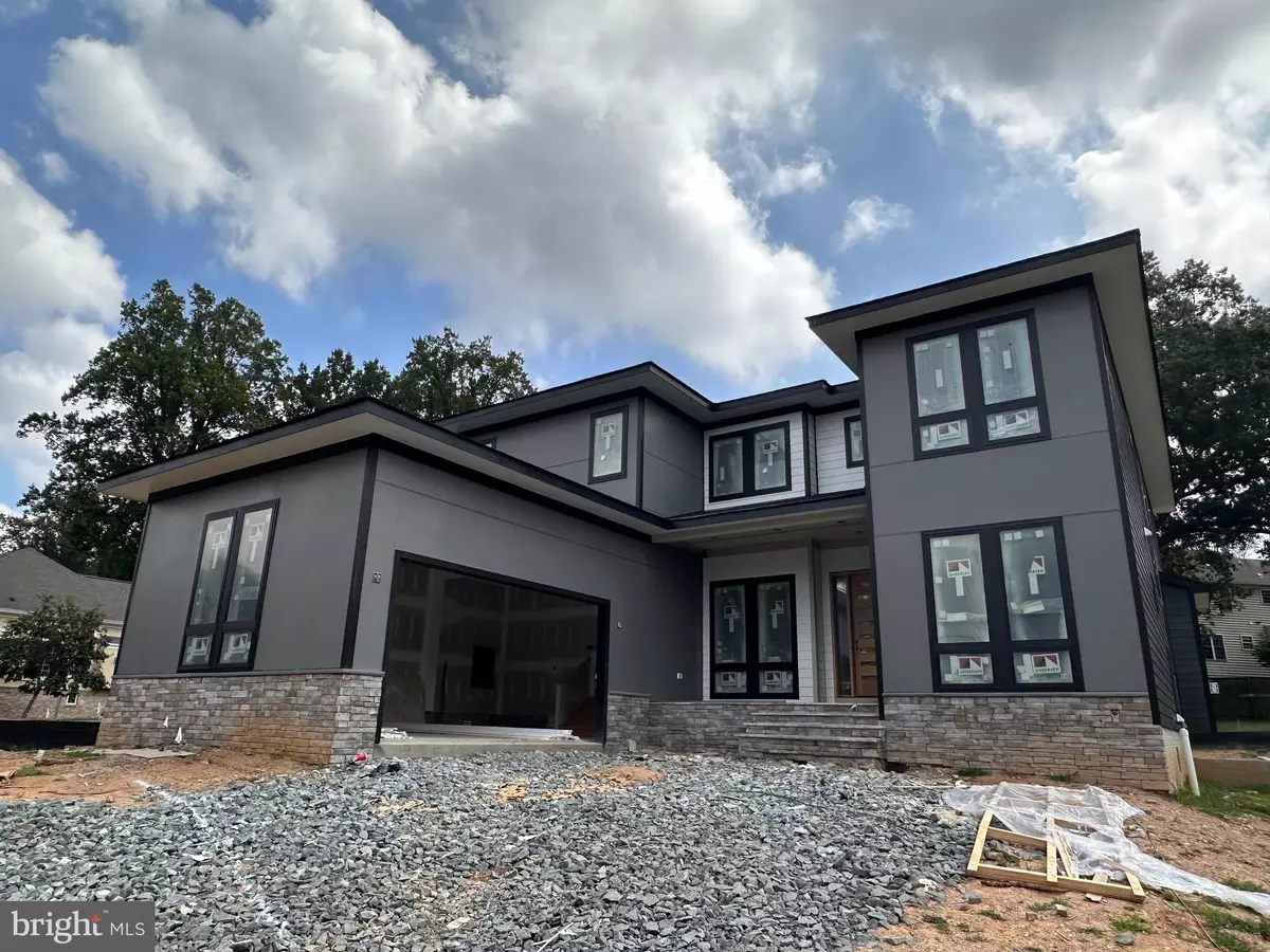 Annandale, VA 22003,4015 WOODLAND RD