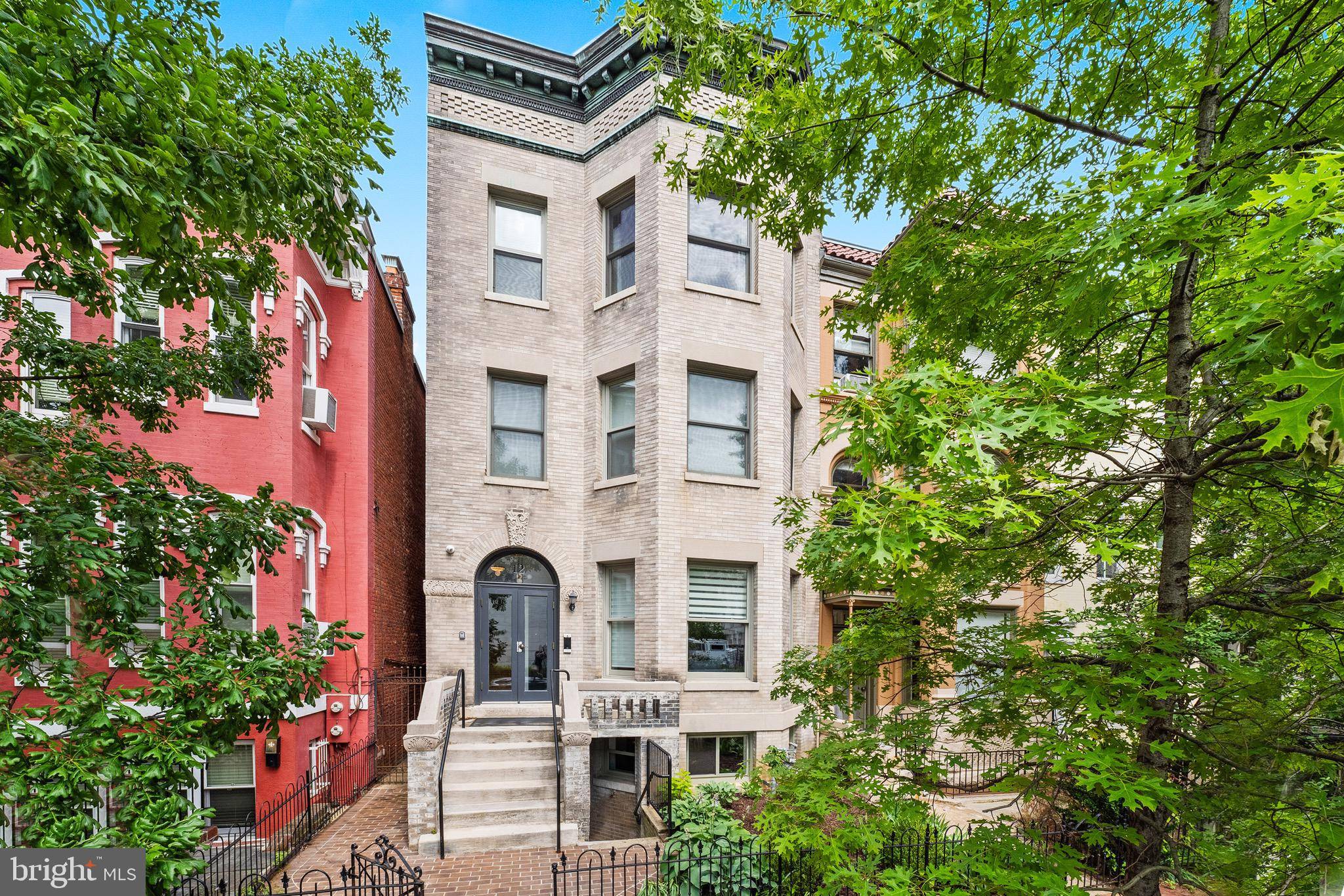 12 3RD ST SE #1, Washington, DC 20003