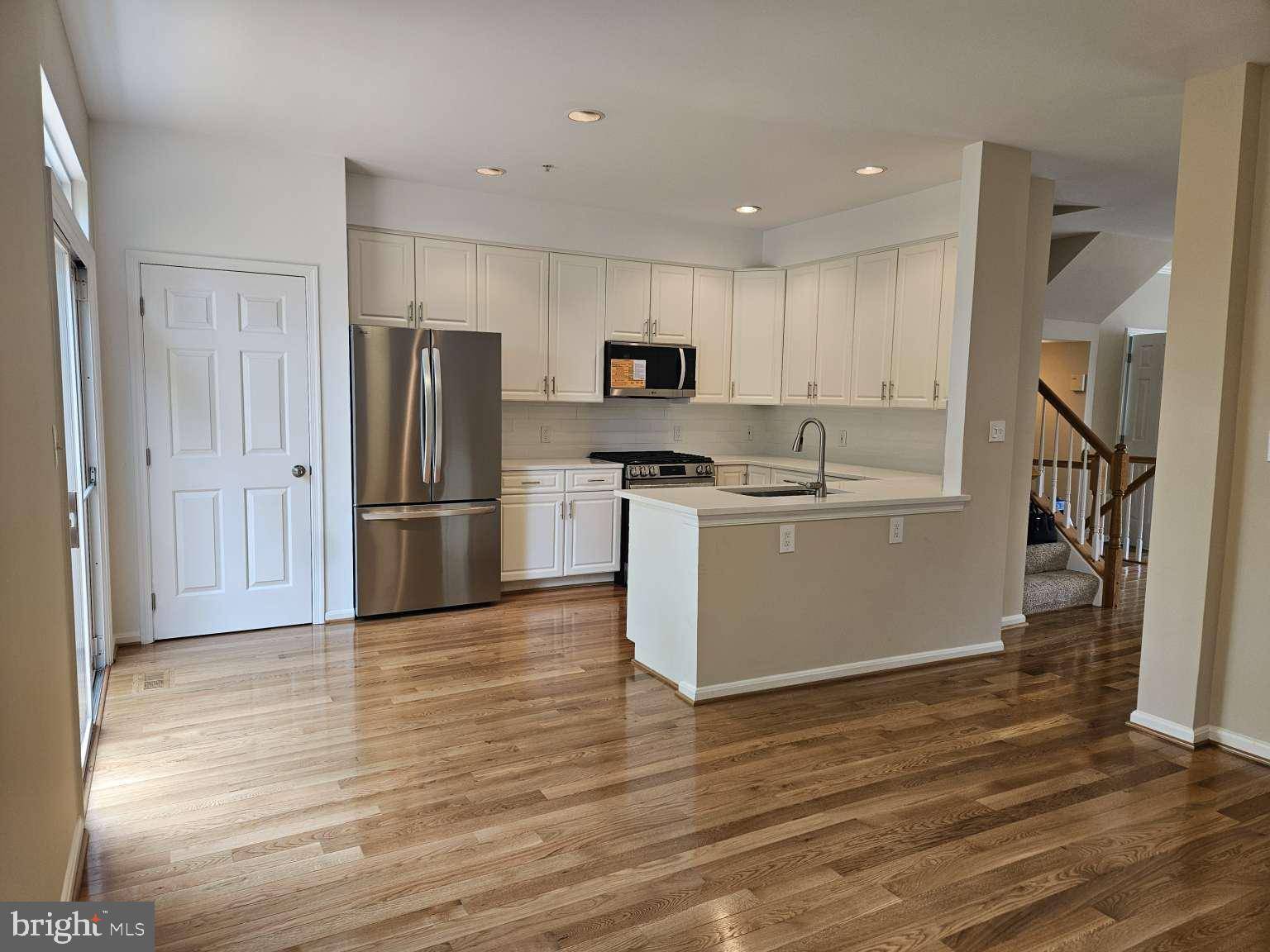 Gaithersburg, MD 20878,215 LONGPOINT WAY