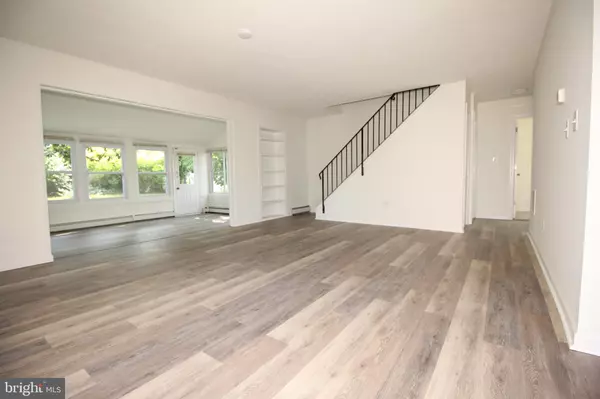 Willingboro, NJ 08046,28 BAYBERRY LN