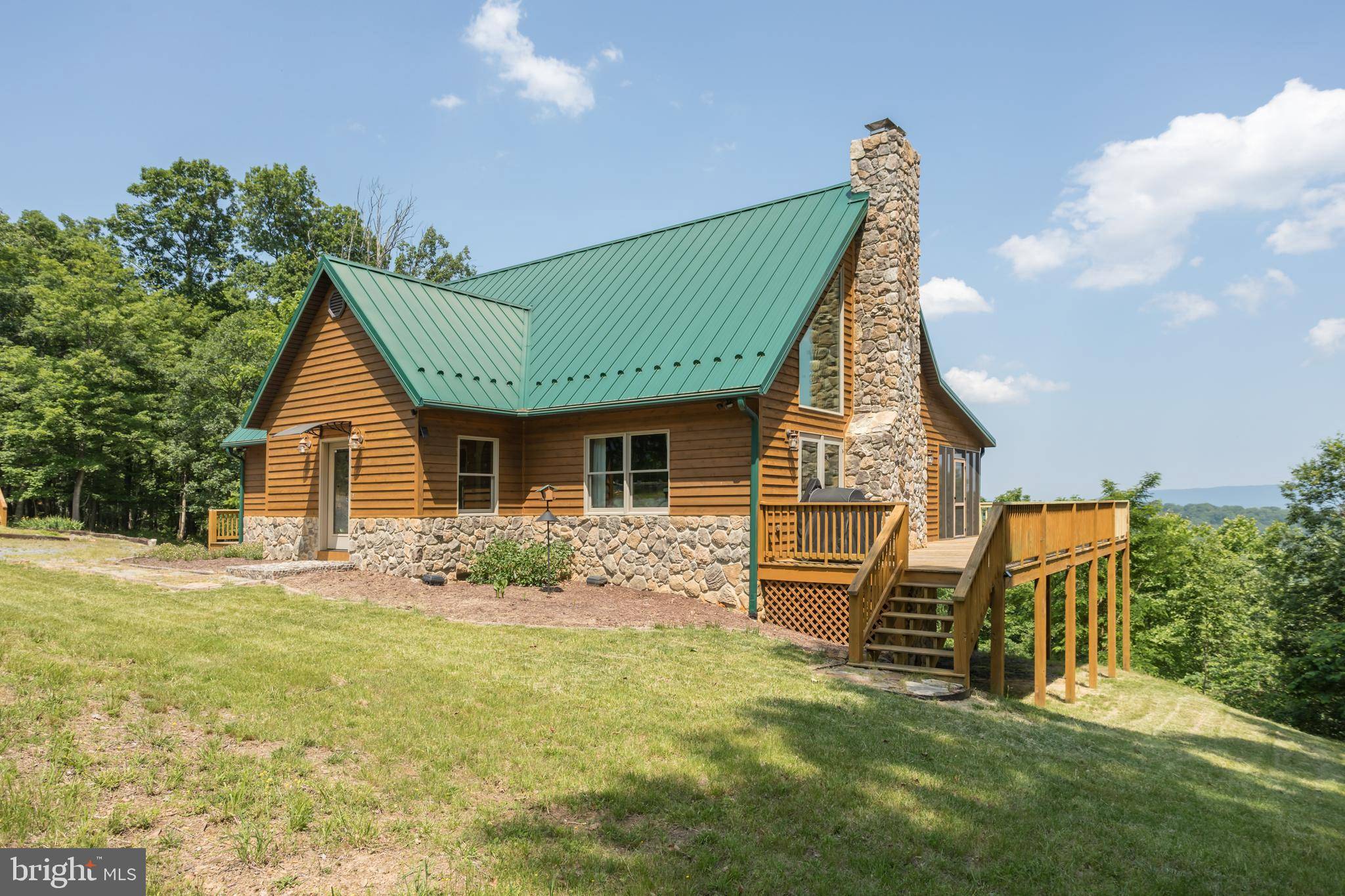 2020 QUAINT ACRES LN, Berkeley Springs, WV 25411