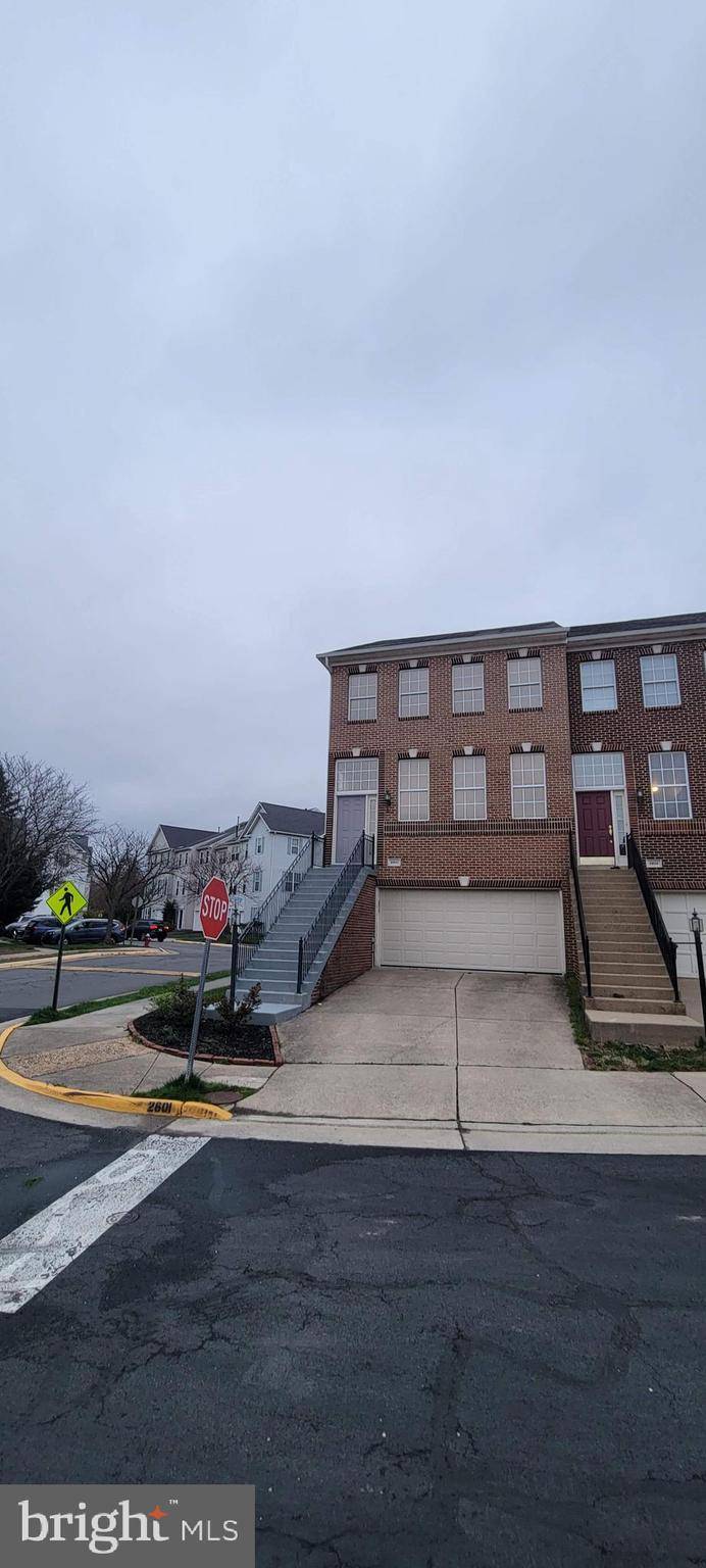 2601 TARLETON CORNER DR, Herndon, VA 20171