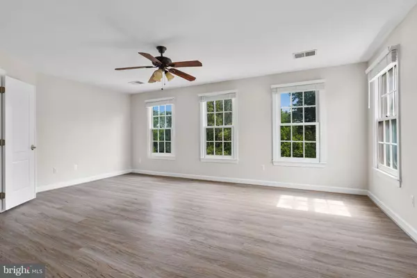 Vienna, VA 22181,9818 FOX REST LN