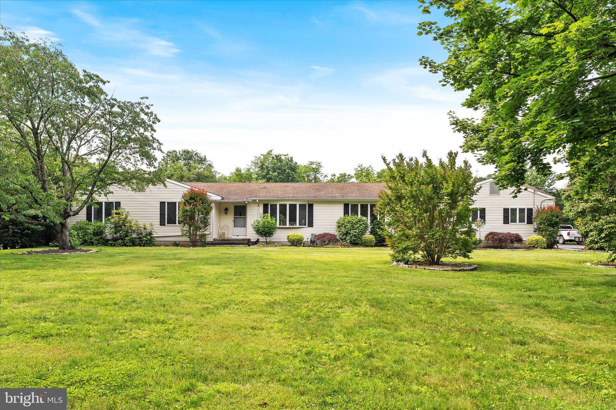 East Windsor, NJ 08520,740 WINDSOR PERRINEVILLE RD