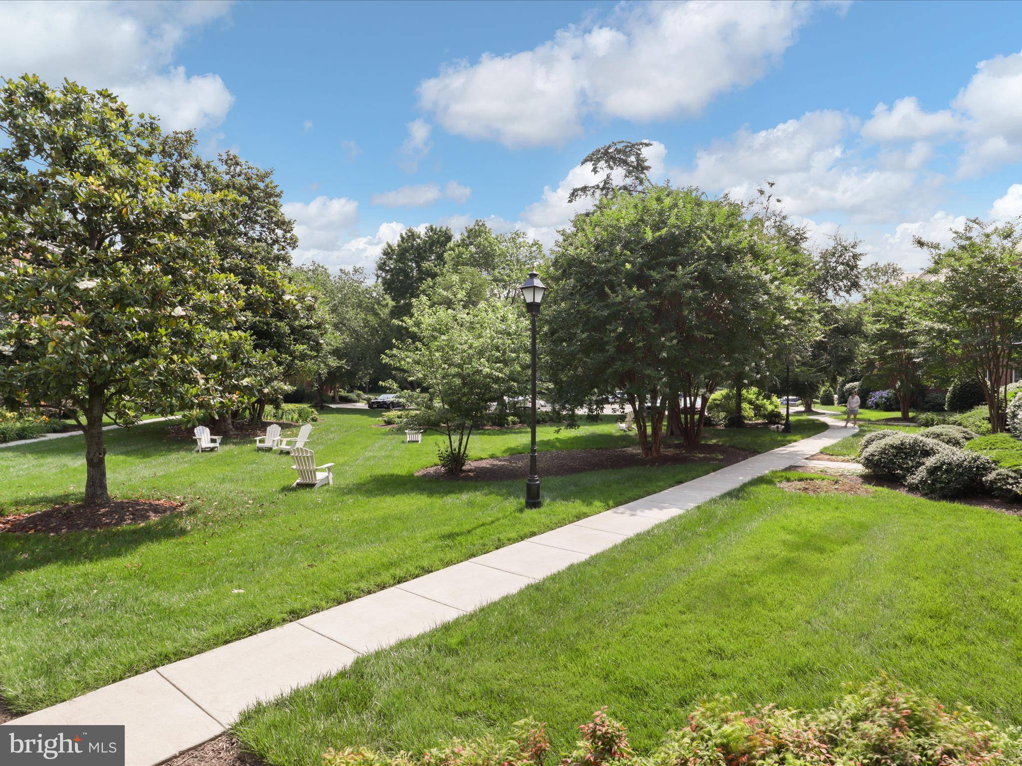 Alexandria, VA 22314,1704 W ABINGDON DR #302