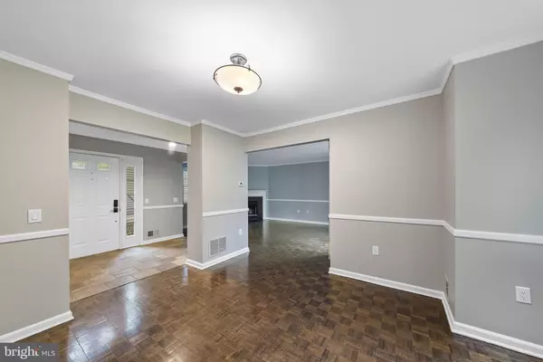 Pennington, NJ 08534,8 RAILROAD PL