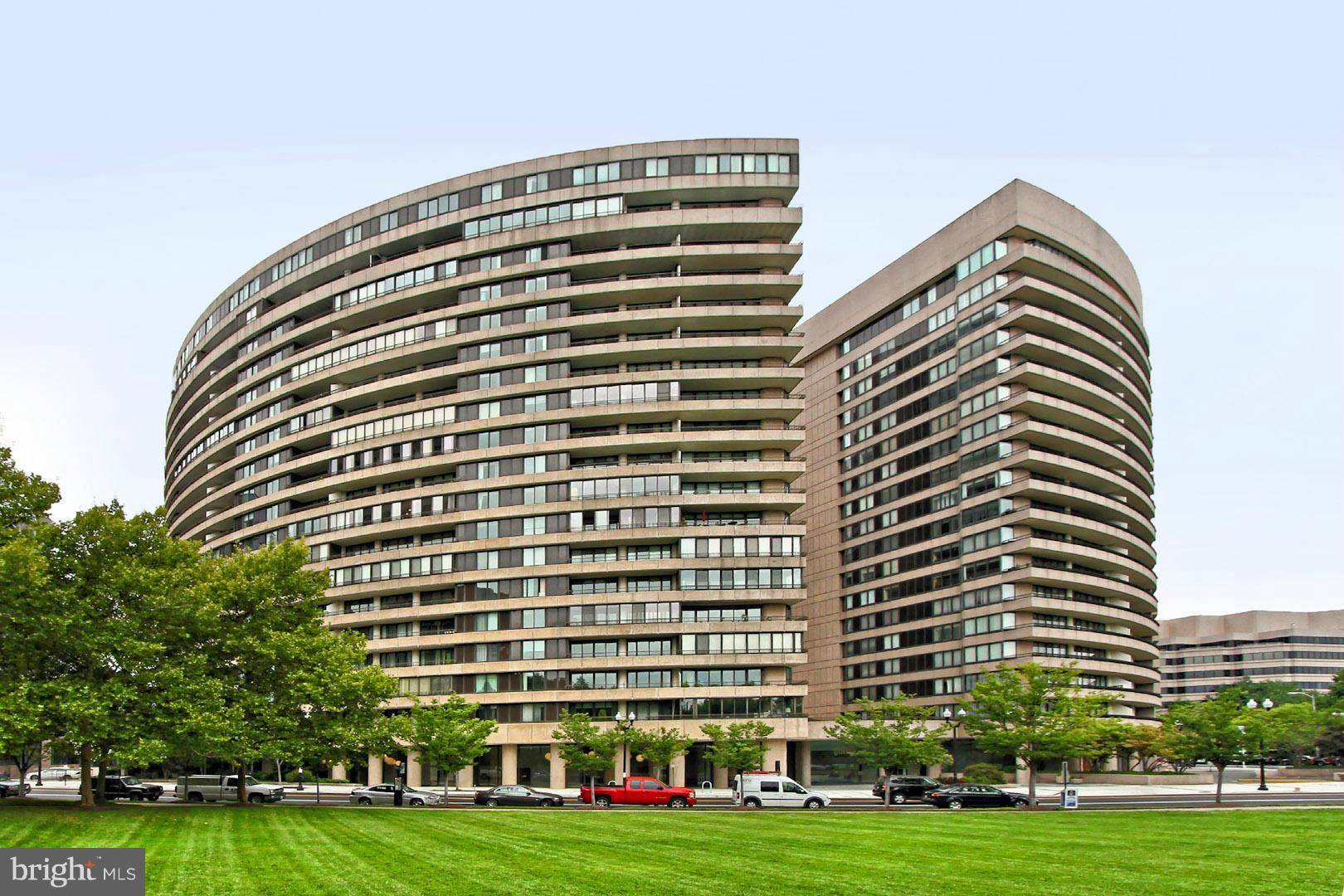 Arlington, VA 22202,1300 CRYSTAL DR #303S