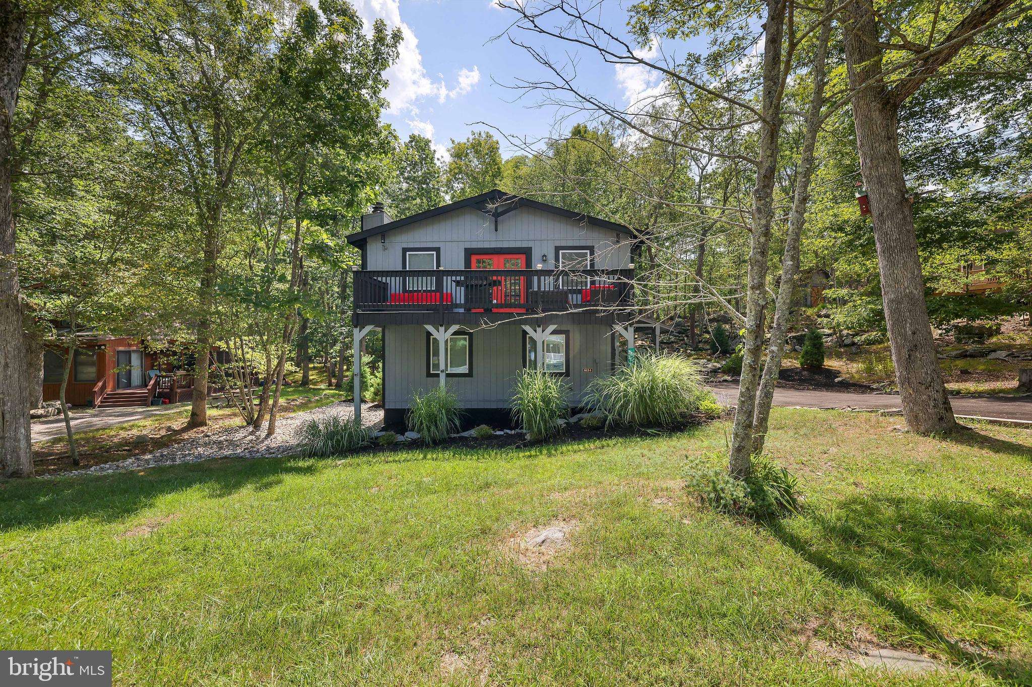Bushkill, PA 18324,6114 DECKER RD