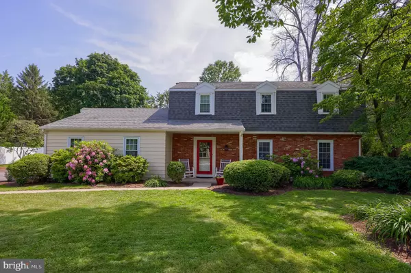 1330 FOXCROFT DR, Lancaster, PA 17601