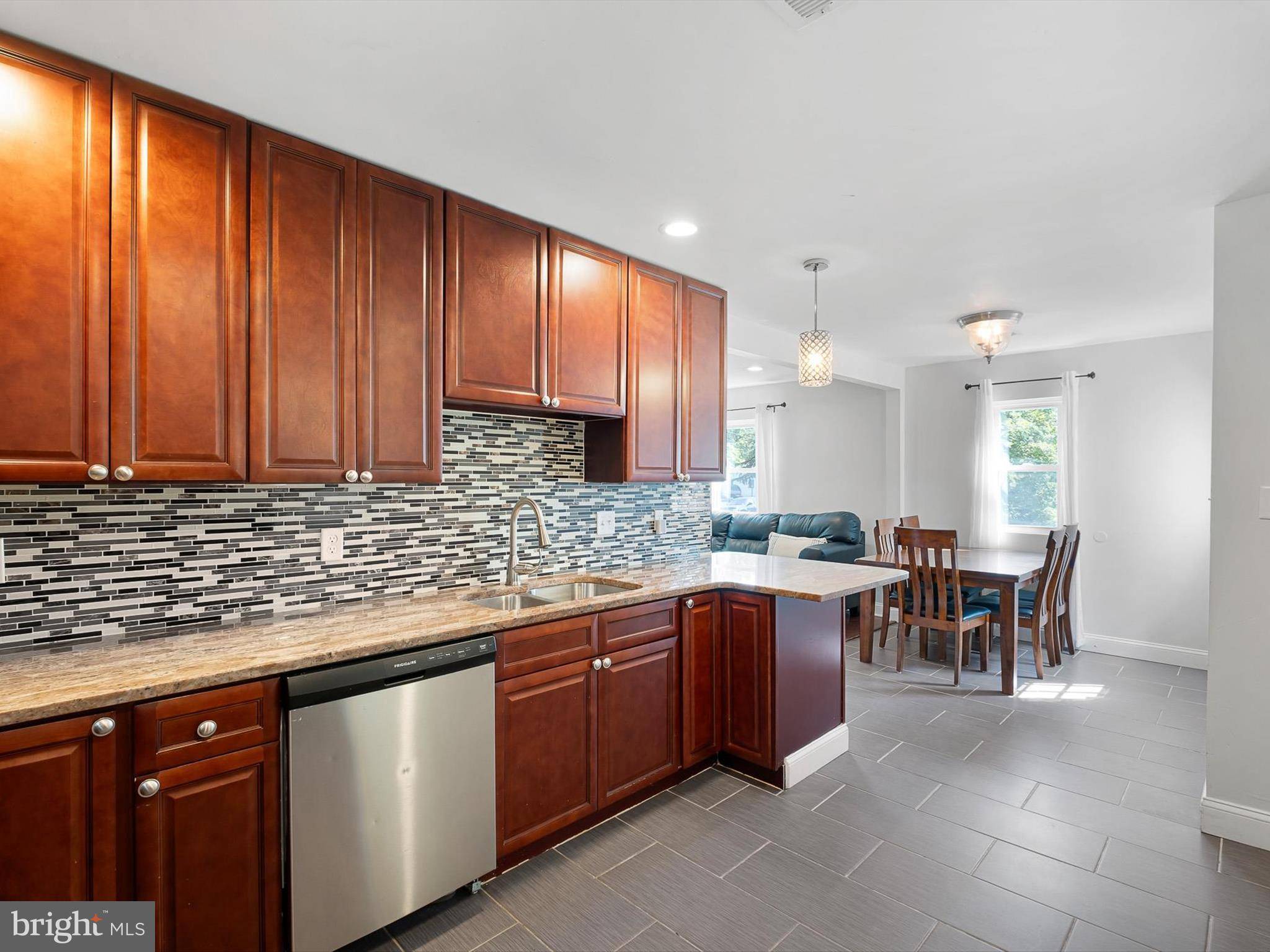 New Castle, DE 19720,320 BASSETT AVE