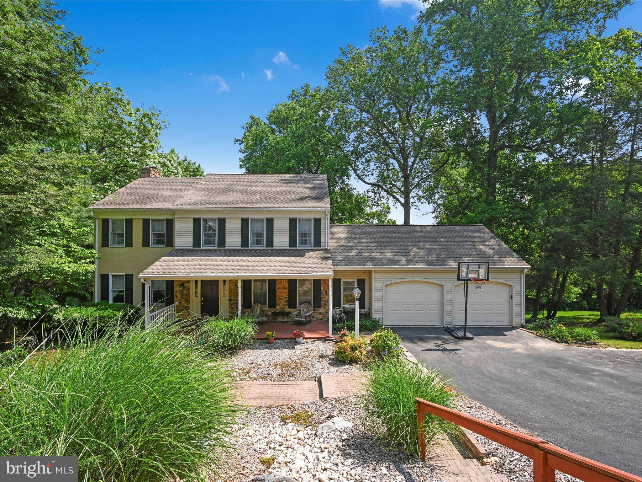 11 BOX ELDER LN, Willow Street, PA 17584