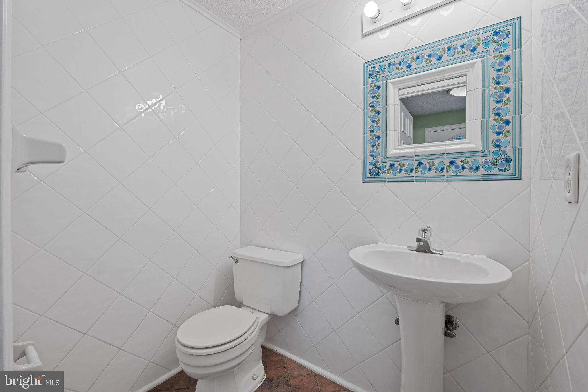 Vienna, VA 22181,9922 OAKDALE WOODS CT