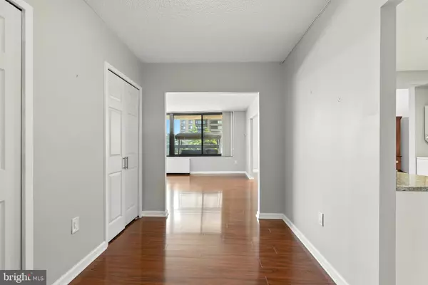 Falls Church, VA 22041,3701 S GEORGE MASON DR #315N