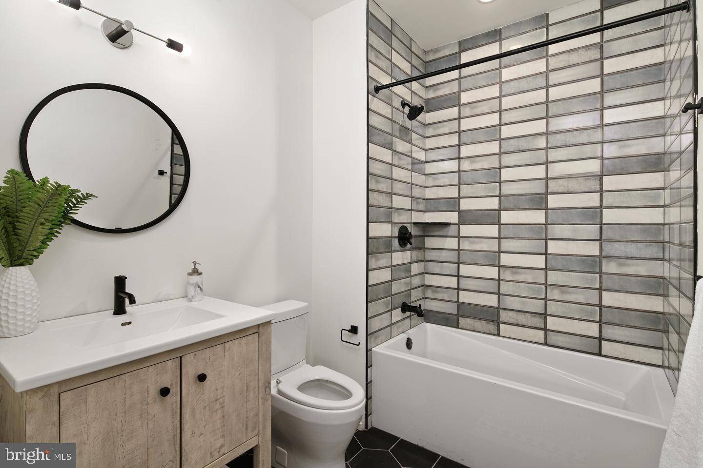 Philadelphia, PA 19148,1218-22 E SNYDER AVE #1