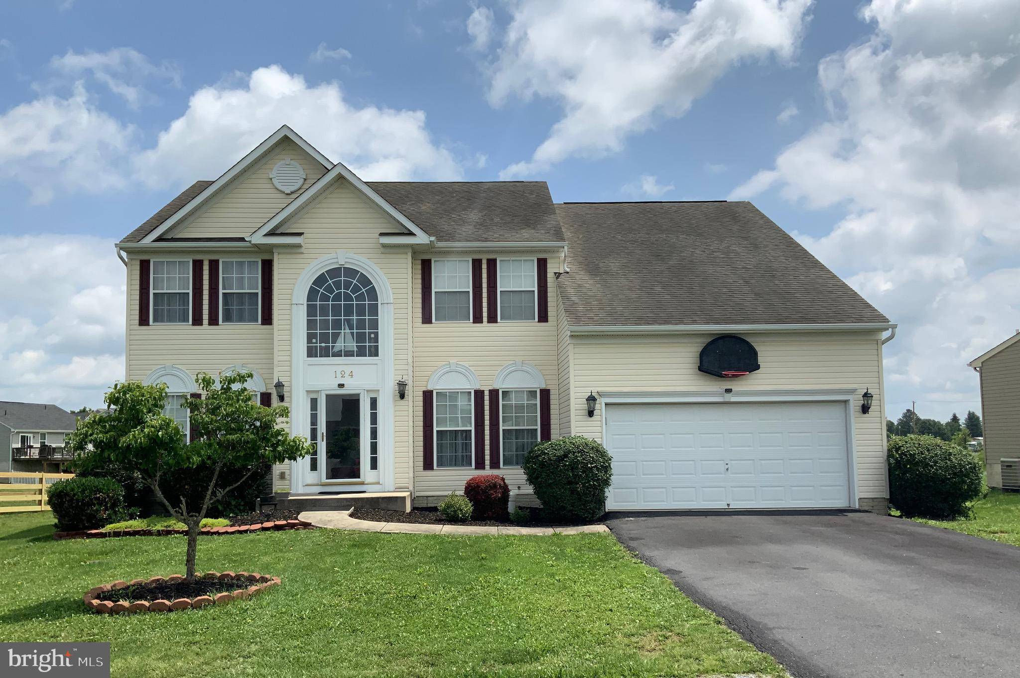 124 CHANDLERS GLEN DR, Bunker Hill, WV 25413