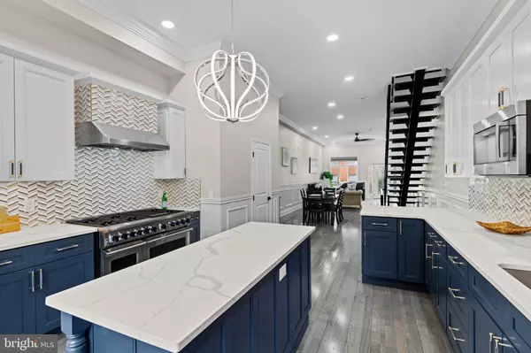 Philadelphia, PA 19147,933 S 3RD ST