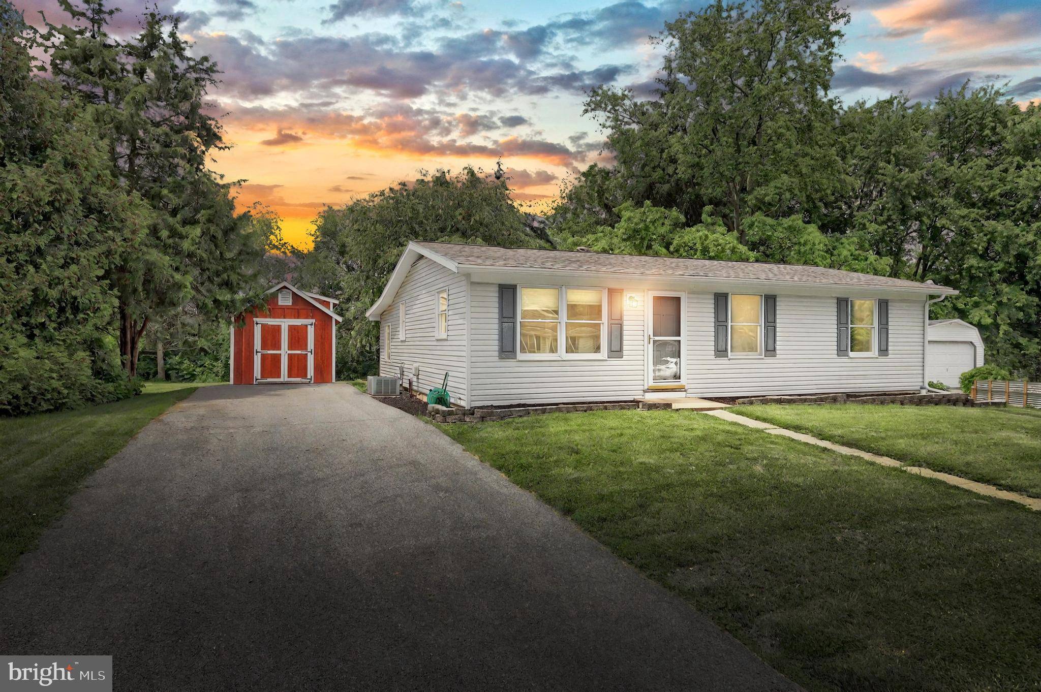 4948 GRANT DR, York, PA 17408