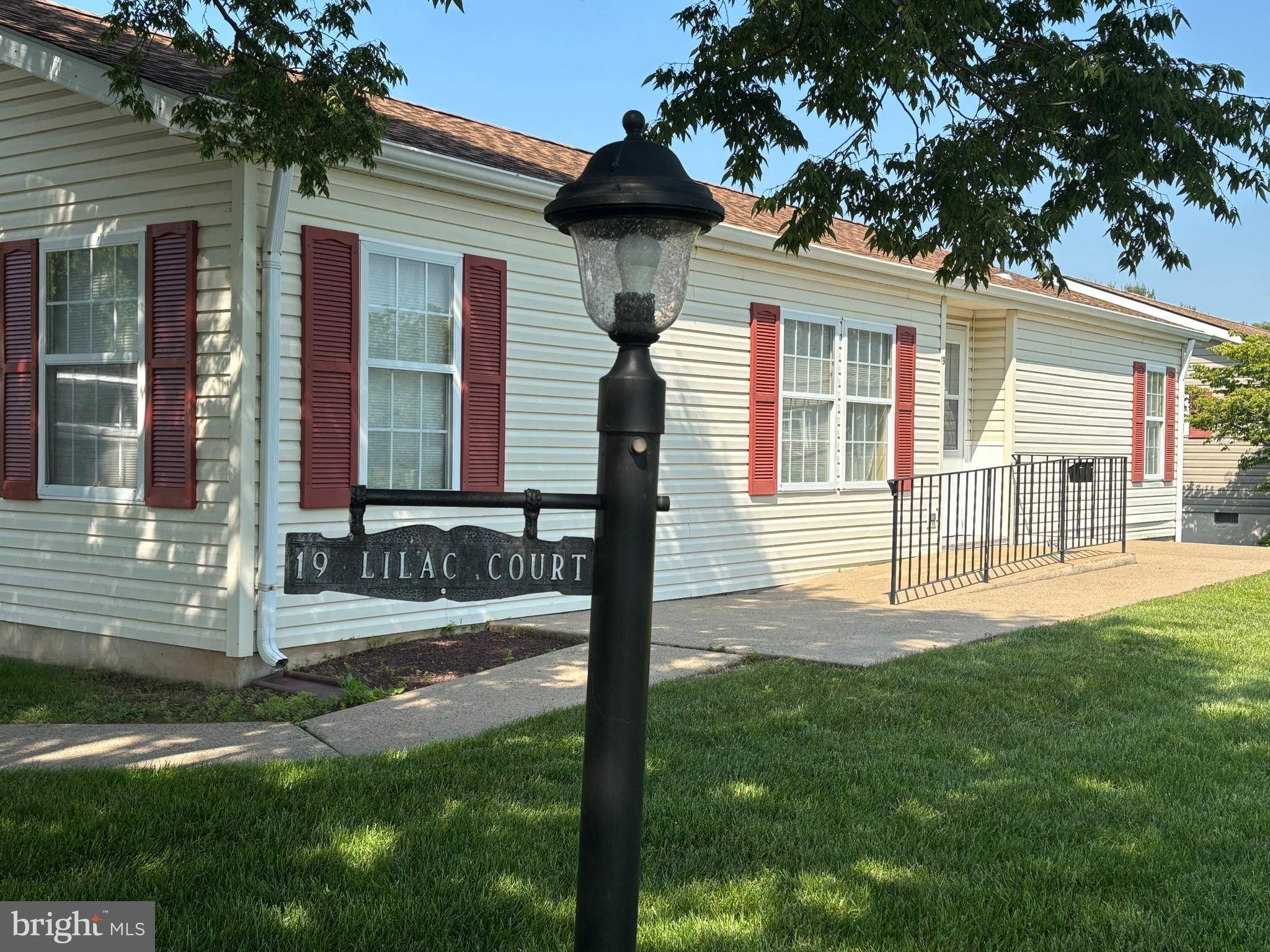 19 LILAC CT, New Hope, PA 18938