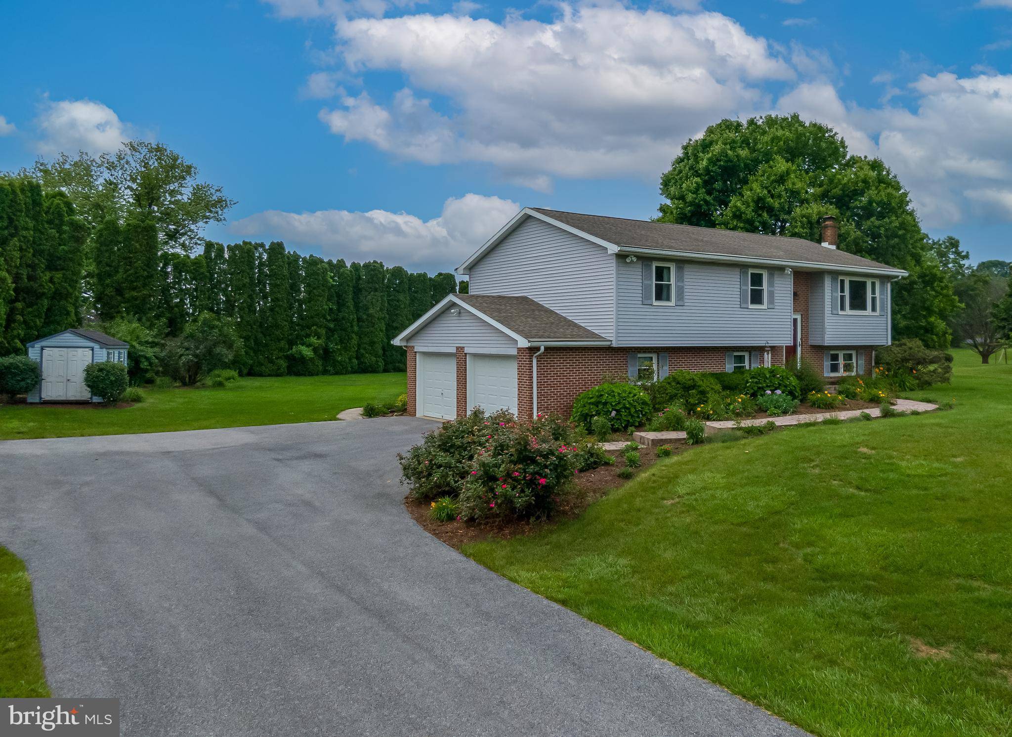 Mohrsville, PA 19541,215 SLEEPY HOLLOW DR