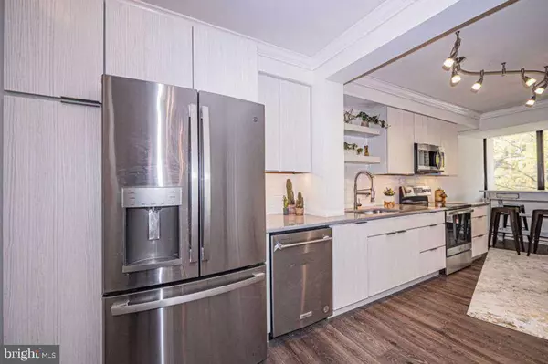 1805 CRYSTAL DR #403S, Arlington, VA 22202