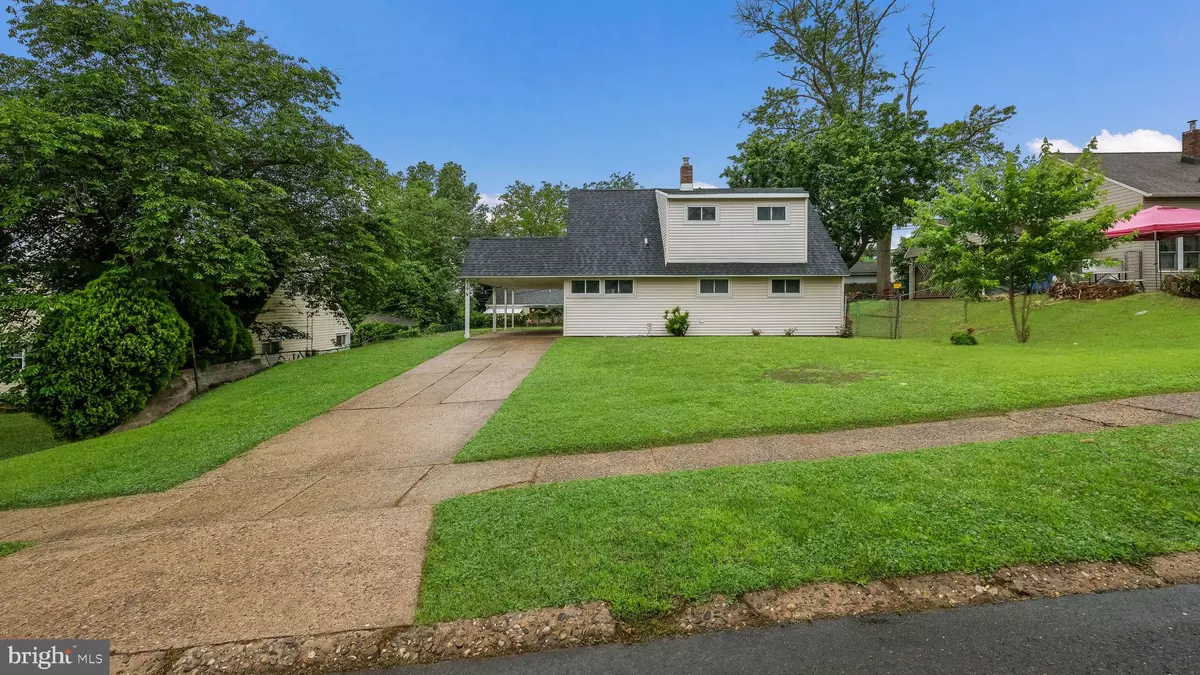 Levittown, PA 19055,319 HOLLY DR