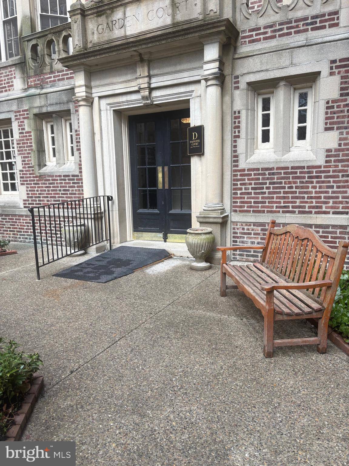 Philadelphia, PA 19143,4637 PINE ST #D205