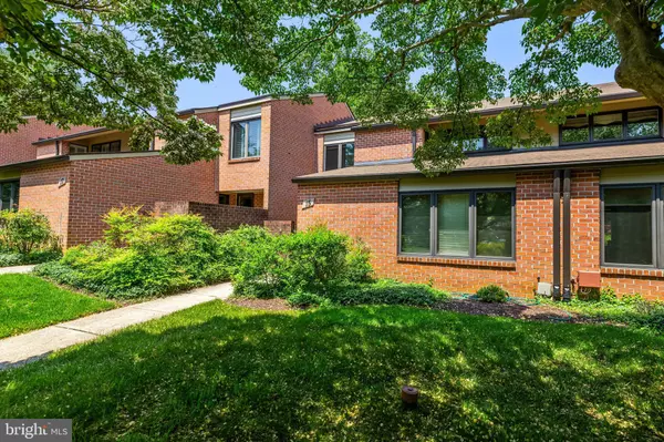 Lutherville Timonium, MD 21093,15 OAKRIDGE CT
