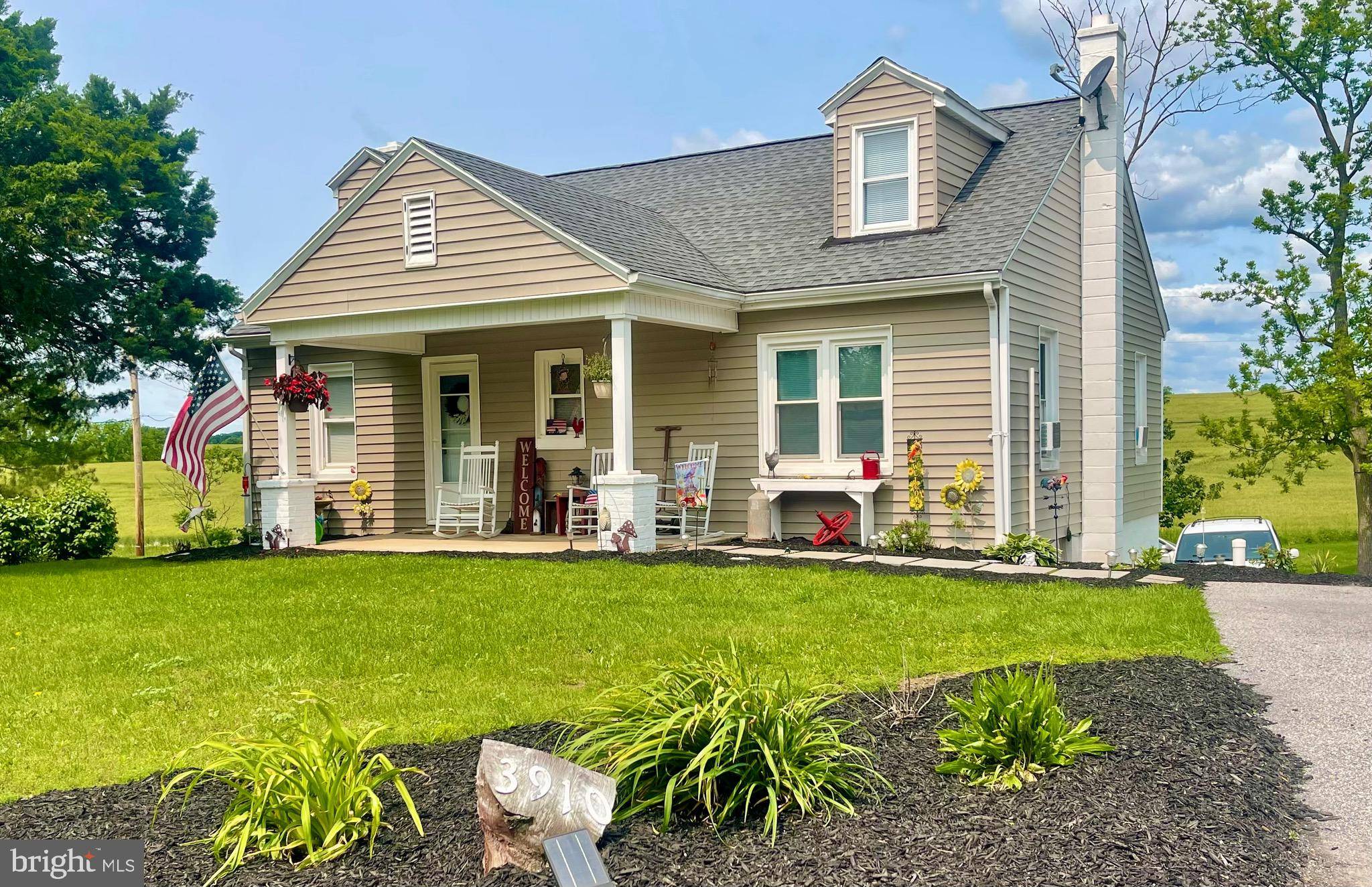 3910 N BIESECKER RD, Thomasville, PA 17364