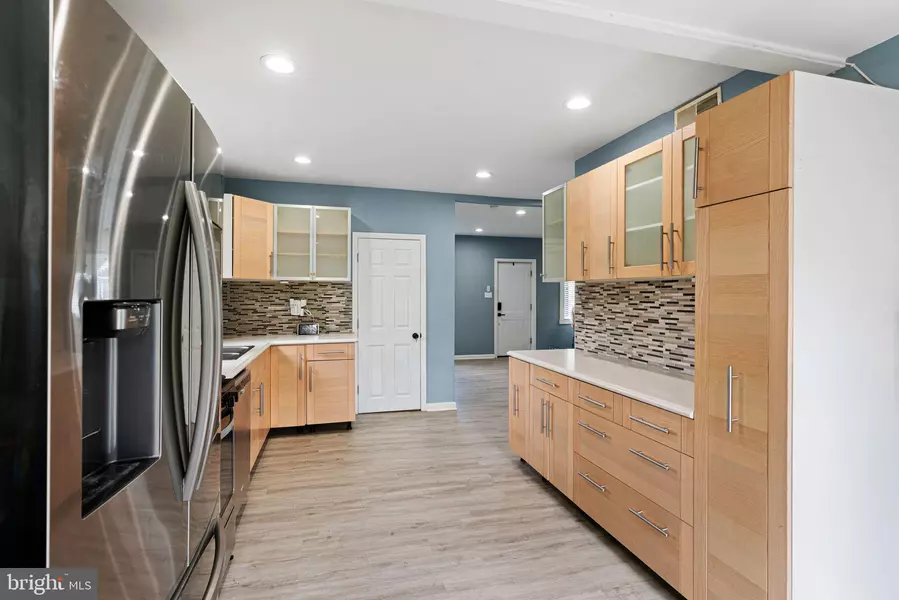 15 OXFORD AVE, Gloucester City, NJ 08030