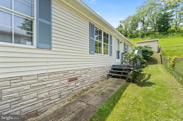 12016 HEATHER DR, Hagerstown, MD 21740