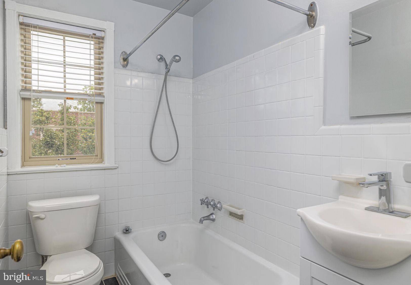 Wynnewood, PA 19096,150 E WYNNEWOOD RD #12A