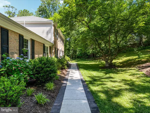 Vienna, VA 22181,2200 LOMOND CT