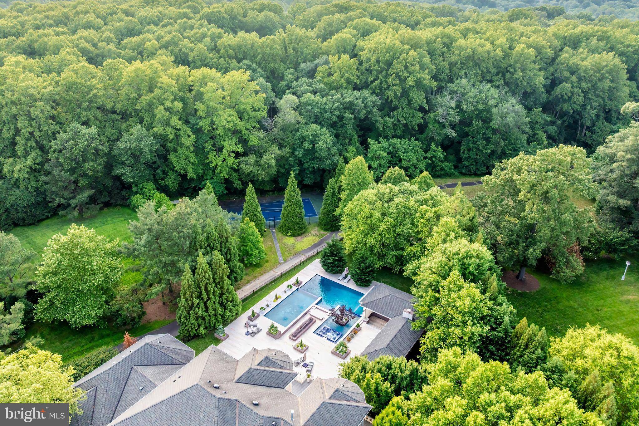 Great Falls, VA 22066,860 NICHOLAS RUN DR