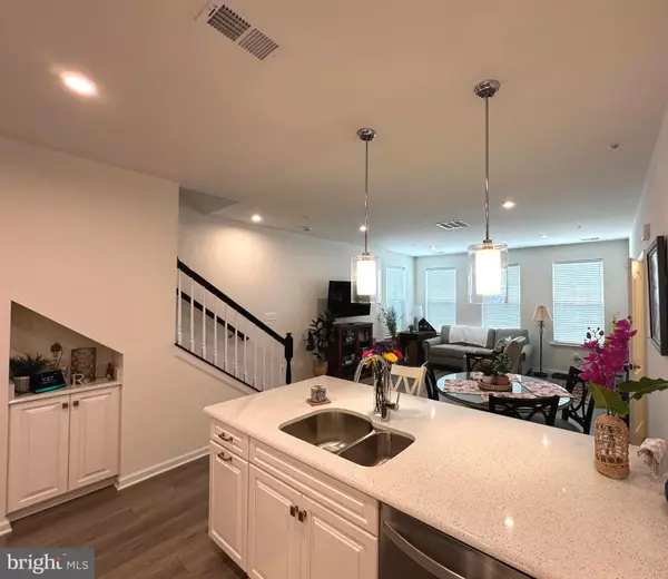 Owings Mills, MD 21117,9402 JAMES MACGOWAN LN #611
