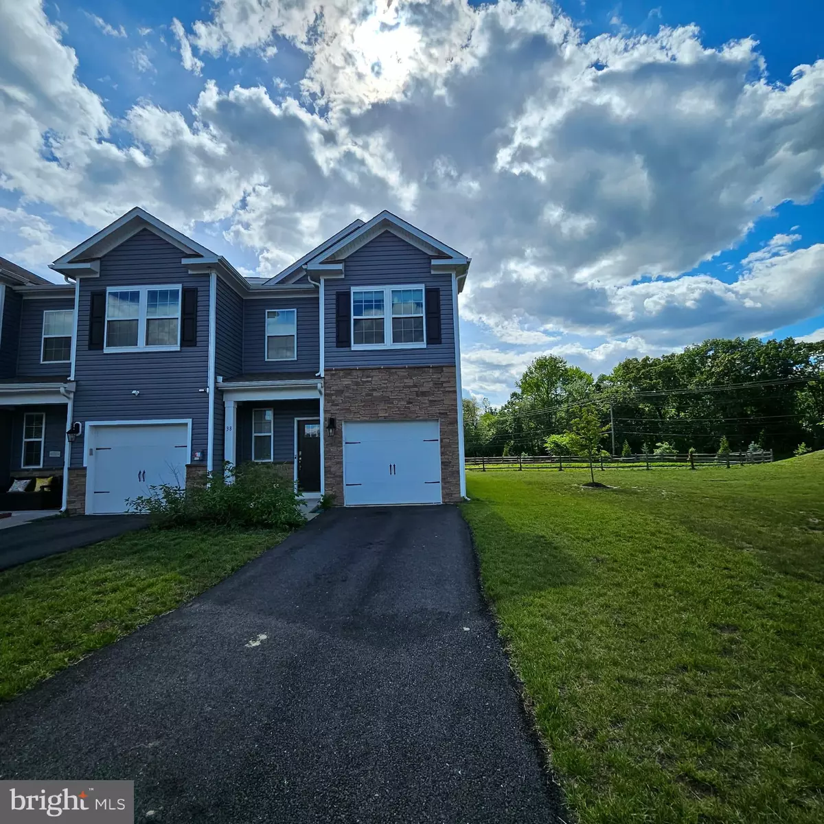 Burlington, NJ 08016,38 PEREGRINE WAY