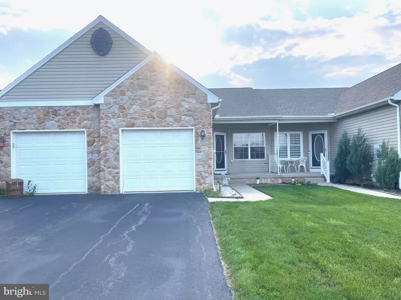 1844 DEERFIELD DR, Dover, PA 17315