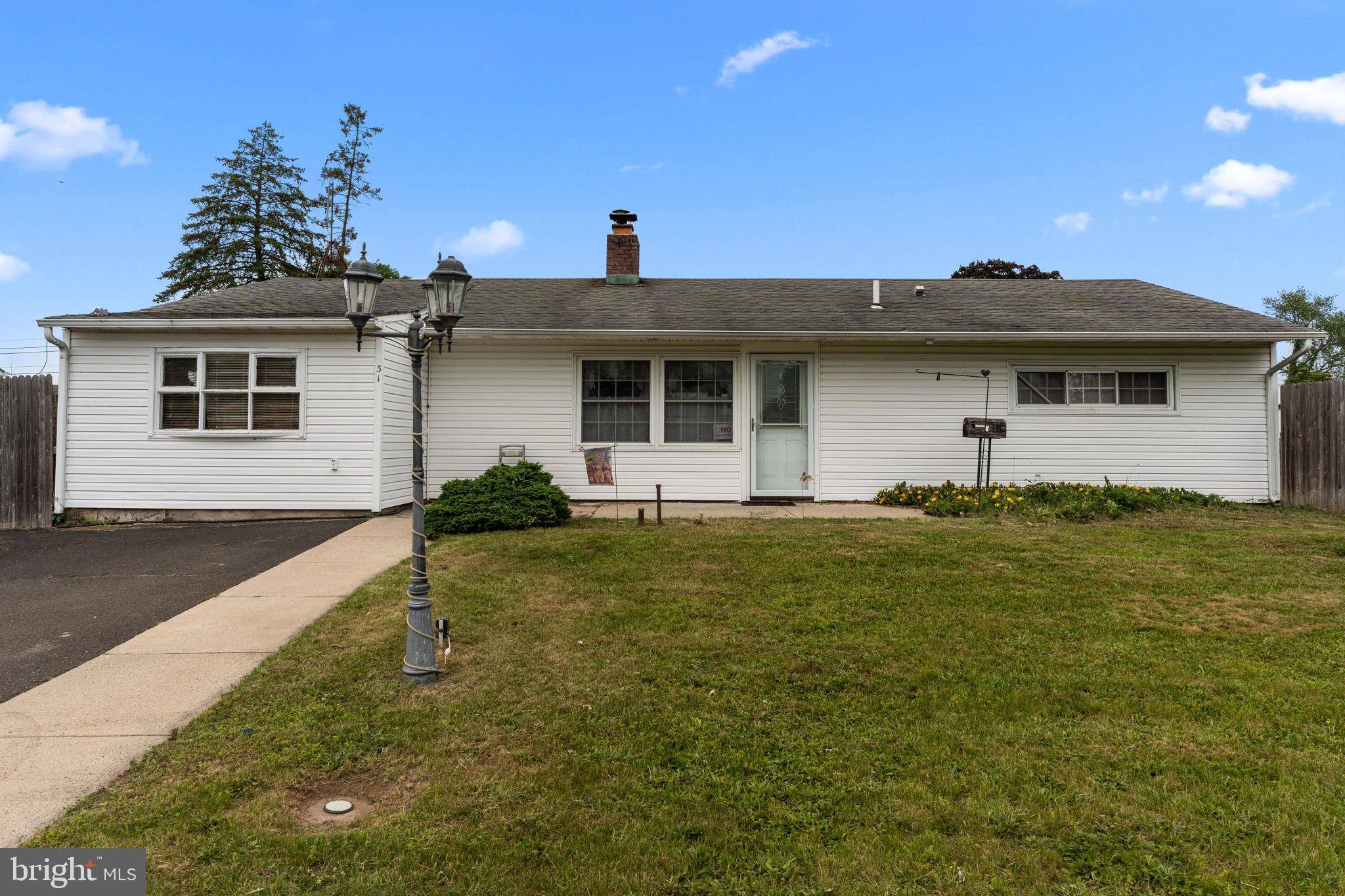 31 EASTER LN, Levittown, PA 19054