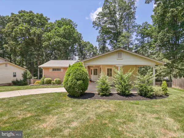 10020 EASTLAKE DR, Fairfax, VA 22032
