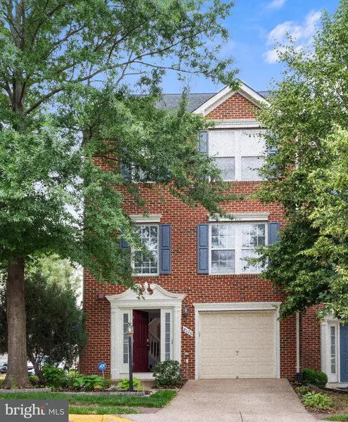 8126 HORSESHOE COTTAGE CIR, Lorton, VA 22079