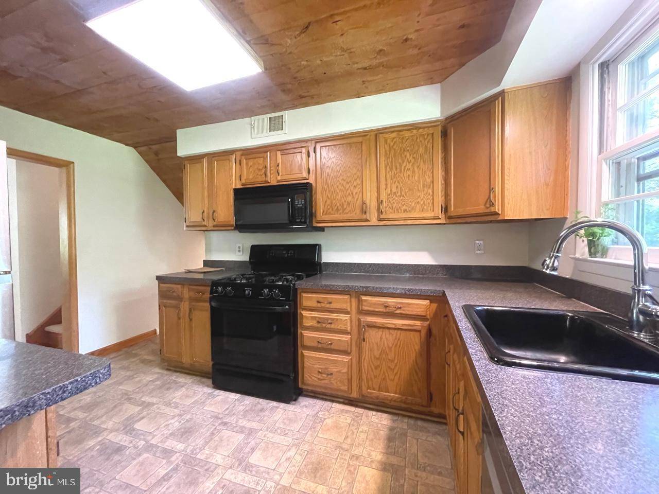 Malvern, PA 19355,21 LONG LN