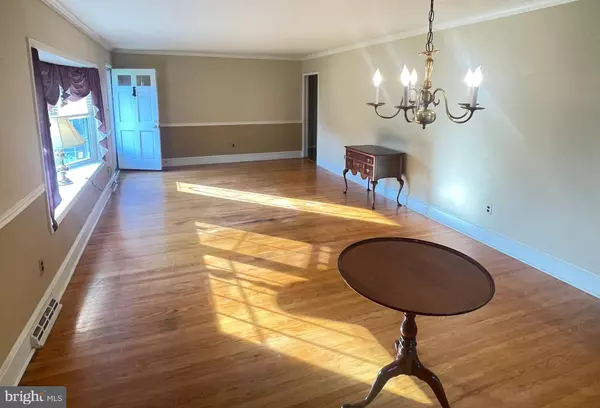 Cinnaminson, NJ 08077,604 IVYSTONE LN