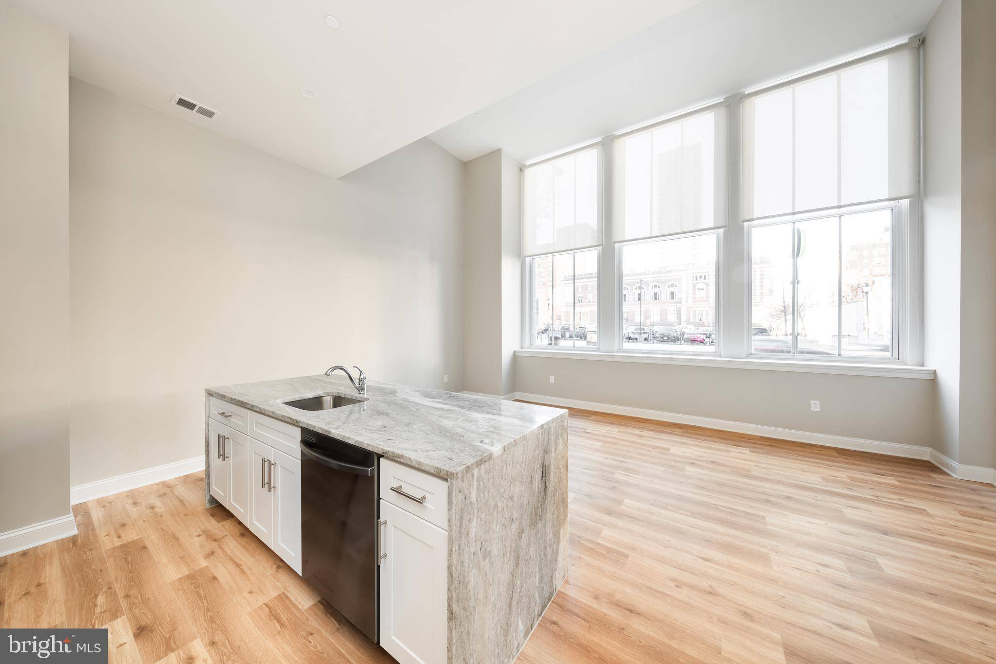 Philadelphia, PA 19103,2121-41 MARKET ST #102